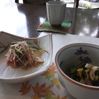 吉亭 - 昼の膳 牛づくし：サラダ、小鉢（2013年10月）