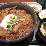 すてーきはうす 伊勢屋 - すき焼き丼