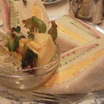珈琲 冨士男 - ミックスサンドセット　キュウリの飾り切りがきれい　たまごサンドの厚焼き玉子は甘めでふわふわ♪