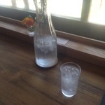 カフェ月星 - スダチを絞ったお水。