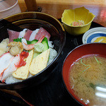 食べ処 庄家 - 朝市丼500円