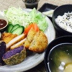 カフェギャラリー南風・蔵の家 - 揚げ物セット（トンかつ、紅芋）セット１１００円