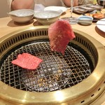 和牛 まつした - １分間、さっと炙って卵をくぐらせて「すき焼き風」に(^^♪