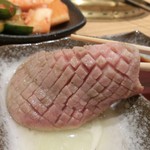 和牛 まつした - 厚切り塩タン。見よ！このキレイな下包丁(^^♪