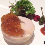 レストラン コートドール - フォアグラを詰めた若鳥の自家製厚切りハム
      コンソメゼリーと、スモモのジャム添え