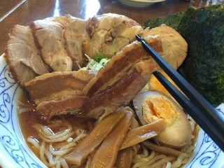 紅虎餃子房 - 太い豚の角煮も入っています。