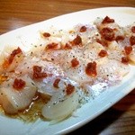 居酒屋 兀突骨 - ホタテとのどぐろのカルパッチョ　ドライトマトのせ
