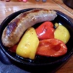 居酒屋 兀突骨 - お店のテレビで飲食店の名物料理の番組を見ながら、この店の名物料理を頼んでみました…え？そうだっけ？