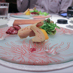 2015年9月再訪：桜の木で軽く燻した「 フレッシュフォアグラ 」と「 マンゴー 」 マグレ ド カナールの鴨胸肉のレアを添えて 山梨県産栃の木の花の蜂蜜のサルサ☆