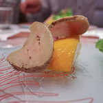 クッチーナ イタリアーナ ガッルーラ - 流石スペシャリテ☆ 2015年9月再訪：桜の木で軽く燻した「 フレッシュフォアグラ 」と「 マンゴー 」 マグレ ド カナールの鴨胸肉のレアを添えて 山梨県産栃の木の花の蜂蜜のサルサ☆