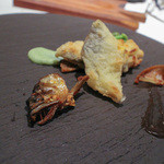 クッチーナ イタリアーナ ガッルーラ - 郡上産「 天然鮎 」の揚げ2015年9月再訪：炙りサラダ 茶豆のピューレとうるかのサルサ☆