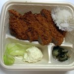 ほっかほっか亭 - フタを取るとこんな感じで美味しそうなカツが。