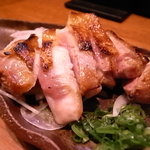 鶏一途 - もも肉のタタキ。新鮮な鶏肉なので半生が美味！