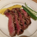 和牛 まつした - レアな焼き加減。美味し～～～＼(^o^)／　蕩ける～☆