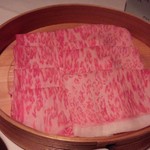 瀬里奈 - ８月13日にいただいた茨城県産の特撰牛A5サーロインのしゃぶしゃぶ肉、その１です。