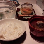 瀬里奈 - ウニを入れた冷製茶碗蒸し、味噌汁、白いご飯です。