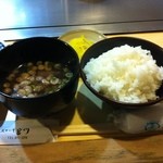ステーキ宮川 - 料理写真:ごはんと味噌汁、漬物