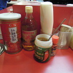 家系ラーメン とらきち家 - 卓上のいろいろ