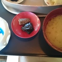 日本料理 京都 華暦 - 味噌汁と香の物