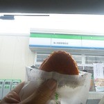 ファミリーマート - 料理写真:警察署前で食べるチーズチキン