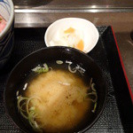 もてなしや - 味噌汁にお新香