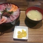 海鮮丼てんや - スペシャル丼(普通盛り)