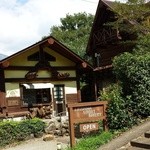 キリシマ　ストリートベーカリー - 小さな山小屋風の外観