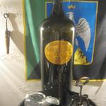 トラットリア ダイ パエサーニ - 巨大ワインボトル