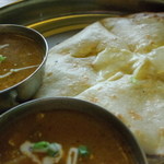 インド料理 ビシュヌ - チーズナン、キーマカレー、本日のカレーのセット