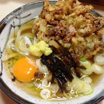星のうどん - 【料理】ゲソかき揚げうどん ＋ 生卵 （昆布のサービスがあった頃）