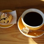 チョコレートスコーン240円＆グアテマラのプレス460円