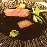 神戸牛炉窯焼ステーキ 雪月風花 北野坂 - メインはランプ150g。
                赤身の美味さがじんわりきます！
                コスパは微妙だけど、飲み放の銘柄等々考えると悪く無いかなー
                プライベートでは、何ともσ(^_^