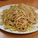 珉珉 - ②焼きそばもついてます。スゴい定食。