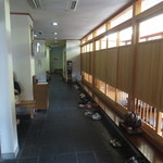 源与門 - すべて席は、小上がりの座敷席です。