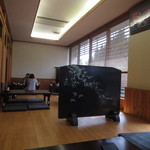 源与門 - 4人掛けの座敷席が8卓あります。