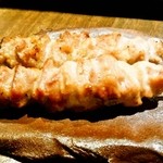 焼鳥 行雲 - 奥 せせり(1串 200円)、手前 とりもも(1串 200円)