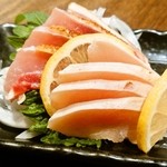 焼鳥 行雲 - とり刺盛り合わせ(1,000円)のささみともものアップ