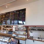 パン屋カフェ キャトル - 店内：メニューボード