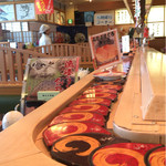 Matsuriya - ベルトとテーブル席