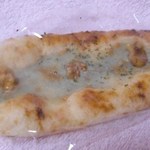 パン屋カフェ キャトル - ベーカリーコーナー：ブルーチーズと蜂蜜とクルミのパン