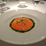 ラ・トルテュ - イクラのスモーク
      カリフラワーのエクラゼ、パセリオイル