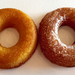 ガトー・デュラ・メール・スリアン - 左　レモンドーナツ　右メープルドーナツ