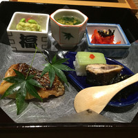 暗闇坂宮下 丸の内店 - 真ん中上のが美味しかったです
