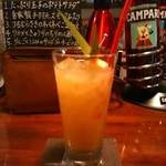 カフェバーレオン - オレンジジュース、低速回転モーターのジューサー使用してるそうです。