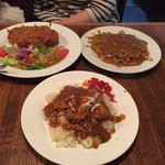 さふらん - 2015年9月。「チキンカレー720円」と「ドライカレーとメンチカツのセット1280円」。
