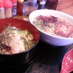 MARU龍 - にんにくラーメンAセット（チャーシュー丼）：900円