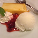 ビストロ石川亭 - 濃厚プリンとバニラアイスベリー添え