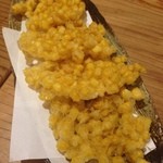 西一条 魚金 - トウモロコシの天ぷら