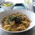 さわらびカフェ - 貝柱ときのこの醤油バターパスタ。