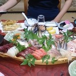 民宿まぐさ - 立派な舟盛り。とても2人分ではありません！